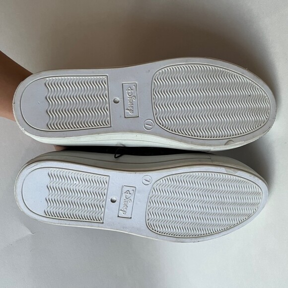 Disney Mickey Mouse Canvas Sneakers, Women's Size 7 NWT - Picture 6 of 6